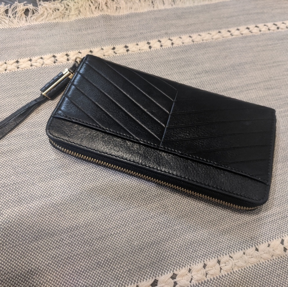 Covet by Stella and Dot leather wallet.